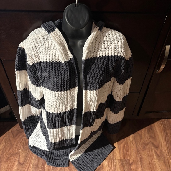 Pol - Picture 1 of 3